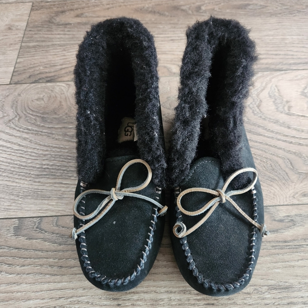 UGG Women's Black Moccasin Slippers Size 5